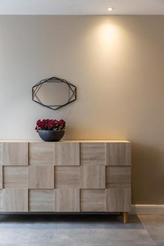 Beautiful 1-Bed Apartment in Golders Green London - image 10