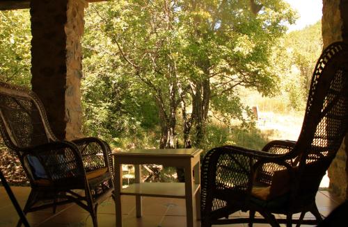 Le Moulin de la Viorne, gîte avec piscine au cœur de la nature en Haute-Provence (Le Moulin de la Viorne, gite avec piscine au cœur de la nature en Haute-Provence) in Les Omergues