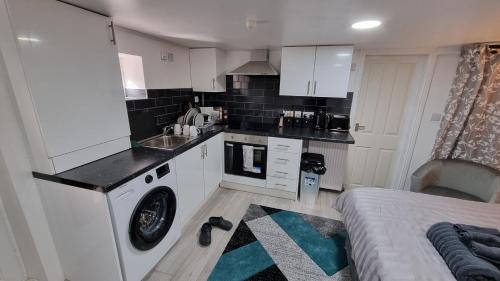 Comfy Studio Apartment With Wi-fi And Smart Tv - Leeds
