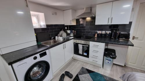 Comfy Studio apartment with Wi-Fi and Smart TV, Leeds (Foto 10)