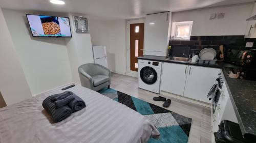 Comfy Studio apartment with Wi-Fi and Smart TV, Leeds (Foto 8)