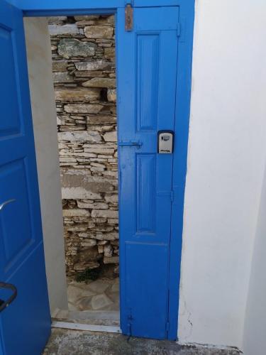 Cycladic house with amazing view in Potamia village Cycladic house with amazing view in Potamia village