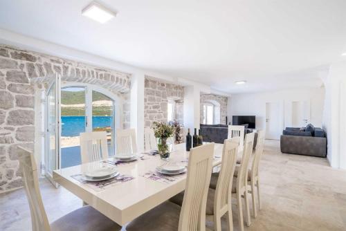 5* Beachfront Villa Olive Mill