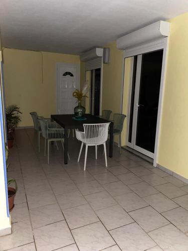 บริการและสิ่งอำนวยความสะดวก, Dyna 2 bedroom house in ซานต์ โรเซ