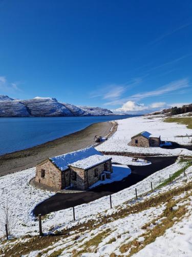 The Ruin - Lochside Cottage dog friendly