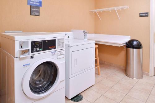 Hampton Inn Jackson-College Avenue - image 12