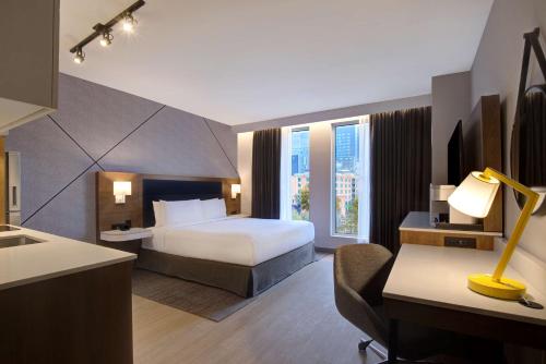 King Room with Kitchenette - Mobility/Hearing Accessible image 4