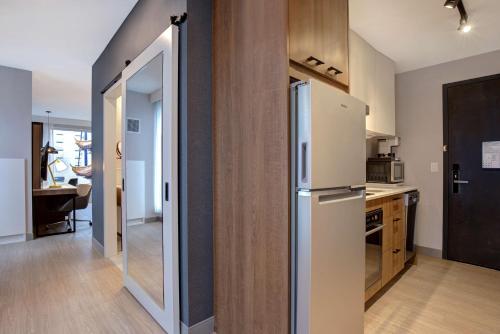 King Room with Kitchenette and City View