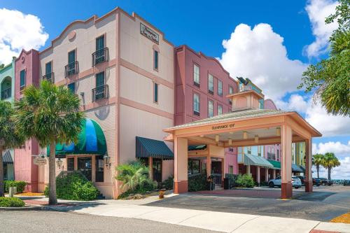 Hampton Inn & Suites Amelia Island-Historic Harbor Front in Fernandina Beach, USA