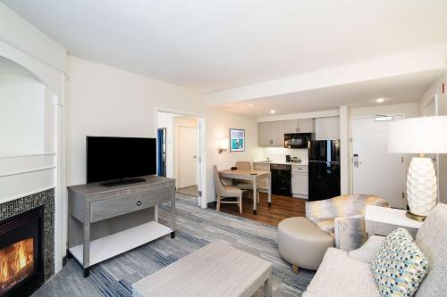 แฮมป์ตัน อินน์ แอนด์ สวีท อเมเลีย ไอแลนด์-ฮิสตอริก ฮาร์เบอร์ ฟรอนท์ (Hampton Inn & Suites Amelia Island-Historic Harbor Front) in อเมเลียไอส์แลนด์