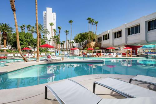 Tropicana Las Vegas a DoubleTree by Hilton Resort & Casino - Free Parking