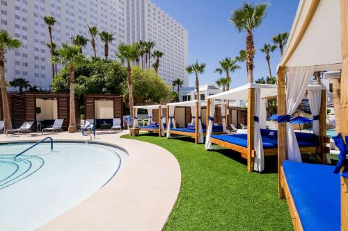 Tropicana Las Vegas a DoubleTree by Hilton Resort & Casino - Free Parking