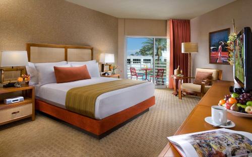 Tropicana Las Vegas a DoubleTree by Hilton Resort & Casino - Free Parking