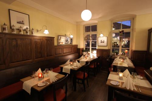 Étterem, Hotel Goldener Falke near Heiliggeistkirche