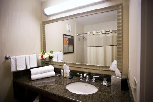 DoubleTree by Hilton Minneapolis - Park Place Room Type - King Room