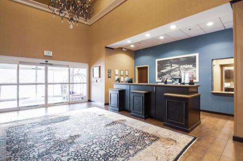 Hampton Inn & Suites Huntsville Hampton Cove - image 7