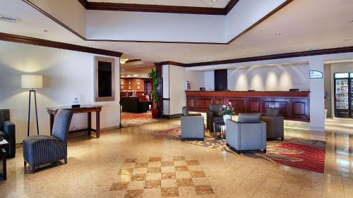 DoubleTree by Hilton Lisle Naperville