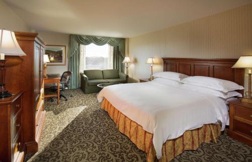 DoubleTree by Hilton Lisle Naperville