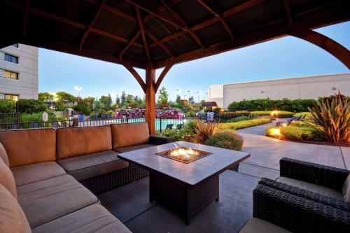 DoubleTree by Hilton Pleasanton at The Club - image 3