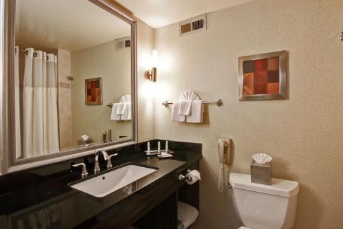 DoubleTree by Hilton Pleasanton at The Club Room Type - Corner King Room with Sofa Bed