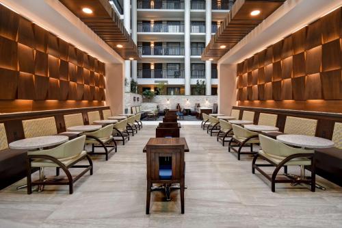 Embassy Suites Syracuse - image 9