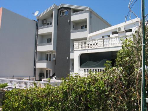 Guest House Dena, Dobra Voda