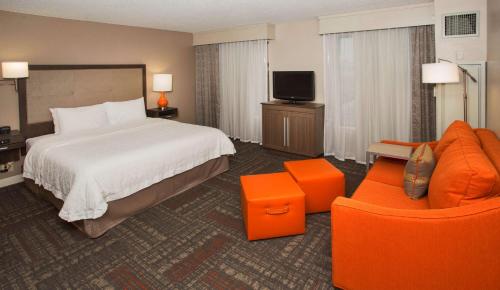 Hampton Inn & Suites Valdosta/Conference Center - image 13