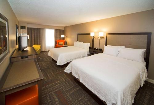 Hampton Inn & Suites Valdosta/Conference Center - image 8