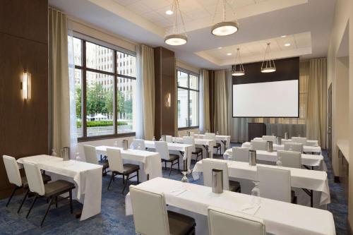 Embassy Suites Pittsburgh-Downtown - image 7