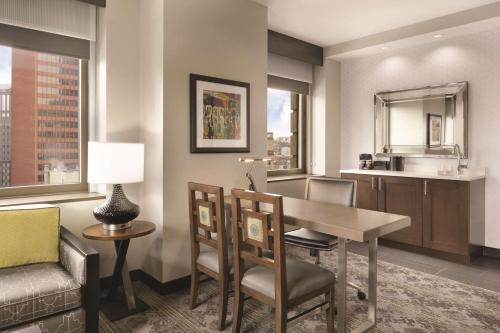 Embassy Suites Pittsburgh-Downtown - image 11