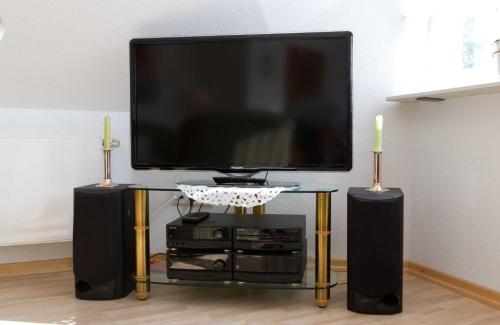 2 bedrooms, 4 beds