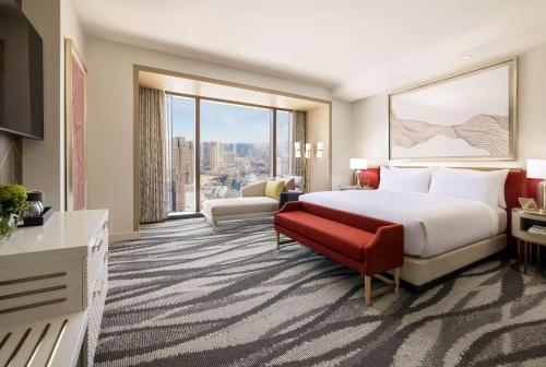 Premium King Room with Strip View - Hearing Accessible