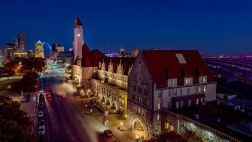 St. Louis Union Station Hotel, Curio Collection by Hilton in Saint Louis, USA