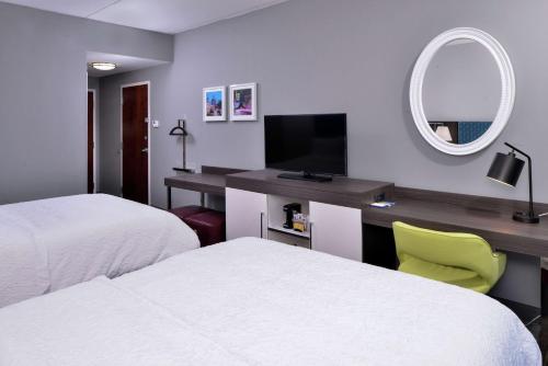 Hampton Inn & Suites Atlanta/Marietta - image 11