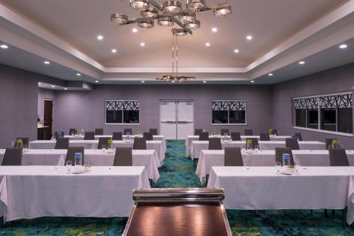 Hampton Inn & Suites Atlanta/Marietta - image 10