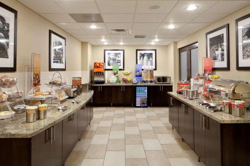 Hampton Inn & Suites Chicago/Saint Charles - image 11
