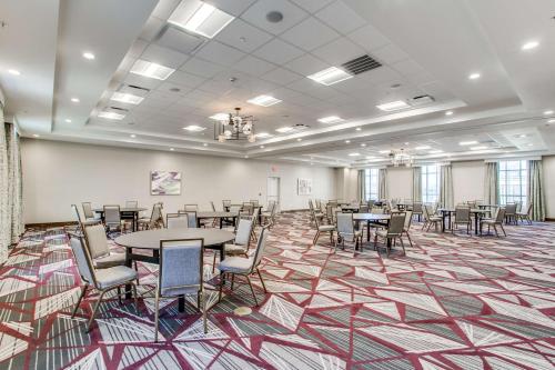 Hilton Garden Inn Dallas-Central Expy/North Park Area Tx - image 3