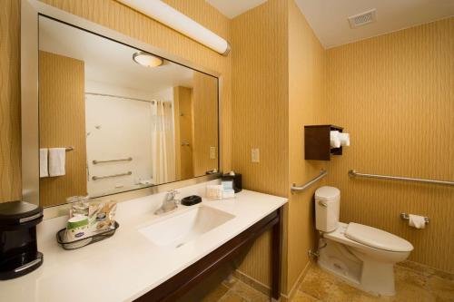 King Room with Accessible Tub - Mobility and Hearing Access/Non-Smoking