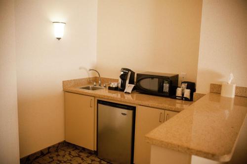 Hilton Garden Inn Redding - image 10