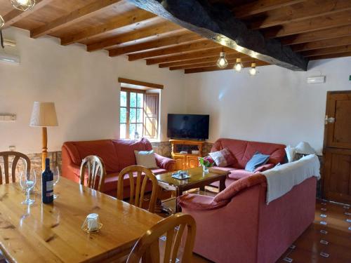 Shared lounge/TV area, Casa Rural La Santa in Pilona