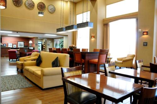 Lobby, Hampton Inn and Suites Red Bluff in Red Bluff (CA)