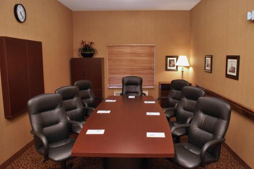Hampton Inn & Suites Red Bluff - main image