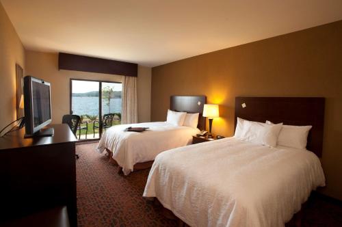2 queen beds