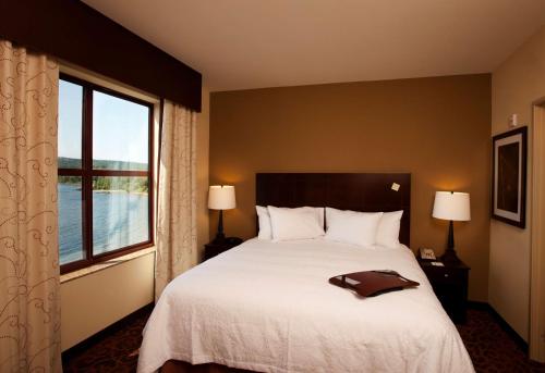 Hampton Inn Marquette-Waterfront - image 13