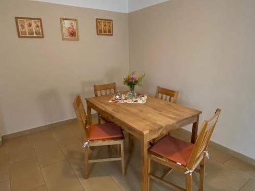 المرافق, Großzügige Wohnung mit Schreibtischarbeitsplatz in Genthin OT Tucheim (Großzugige Wohnung mit Schreibtischarbeitsplatz in Genthin OT Tucheim) in جينثين