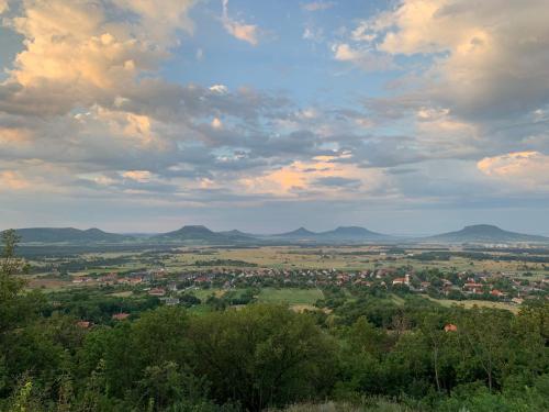 ทัศนียภาพ, Merengő Pihenőház (Merengo Pihenohaz) in ซาลาฮาลัป