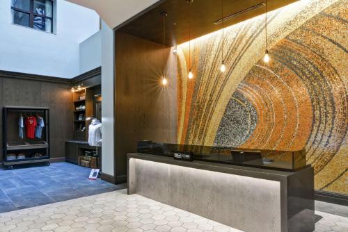 The Cincinnatian Hotel, Curio Collection by Hilton