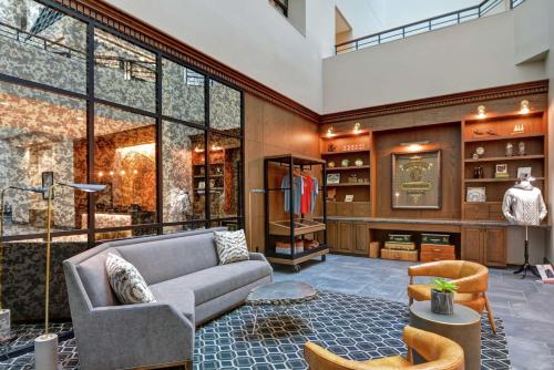 The Cincinnatian Hotel, Curio Collection by Hilton