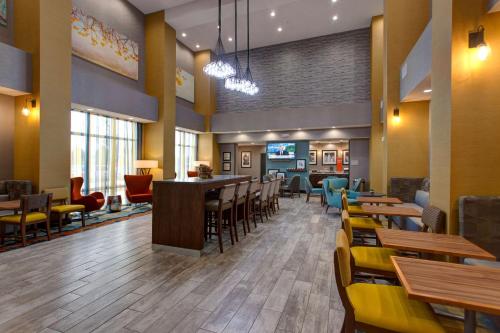 Hampton Inn & Suites-Wichita/Airport, KS