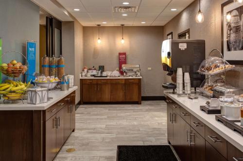 Hampton Inn & Suites-Wichita/Airport, KS